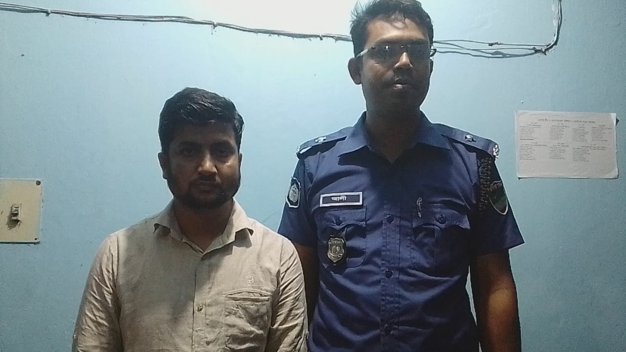 প্রতারণার অভিযোগে গাংনীর অভিযুক্ত আদম ব্যাপারী ডিকো গ্রেফতার | দৈনিক মাথাভাঙ্গা